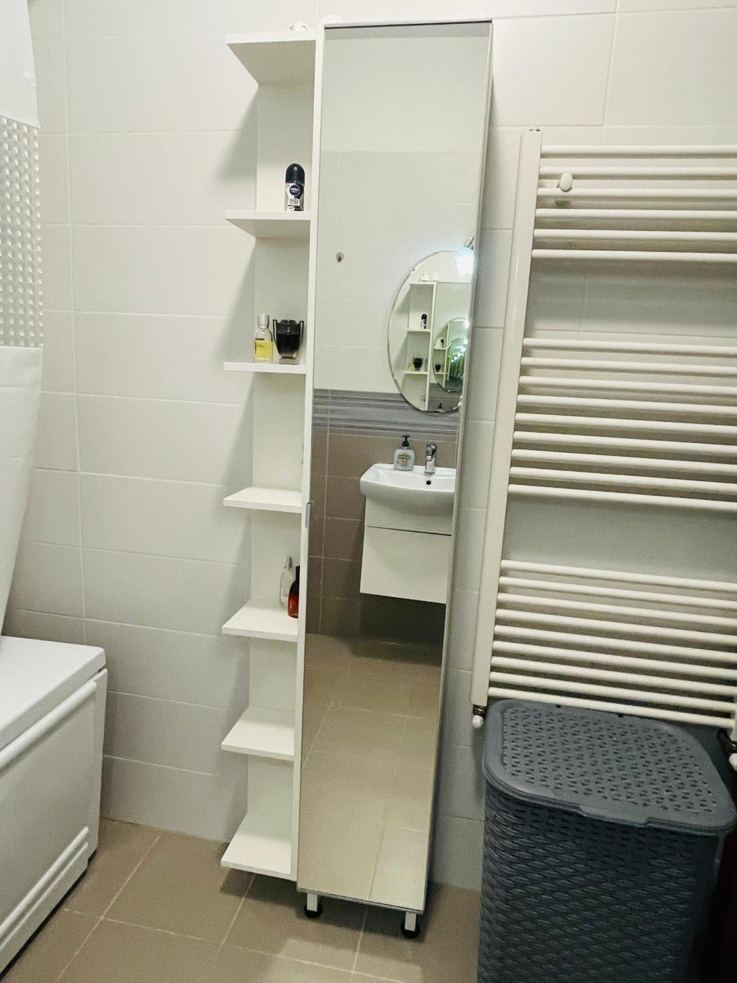 Cozy Apartment With Free Parking Kaloşvar Dış mekan fotoğraf